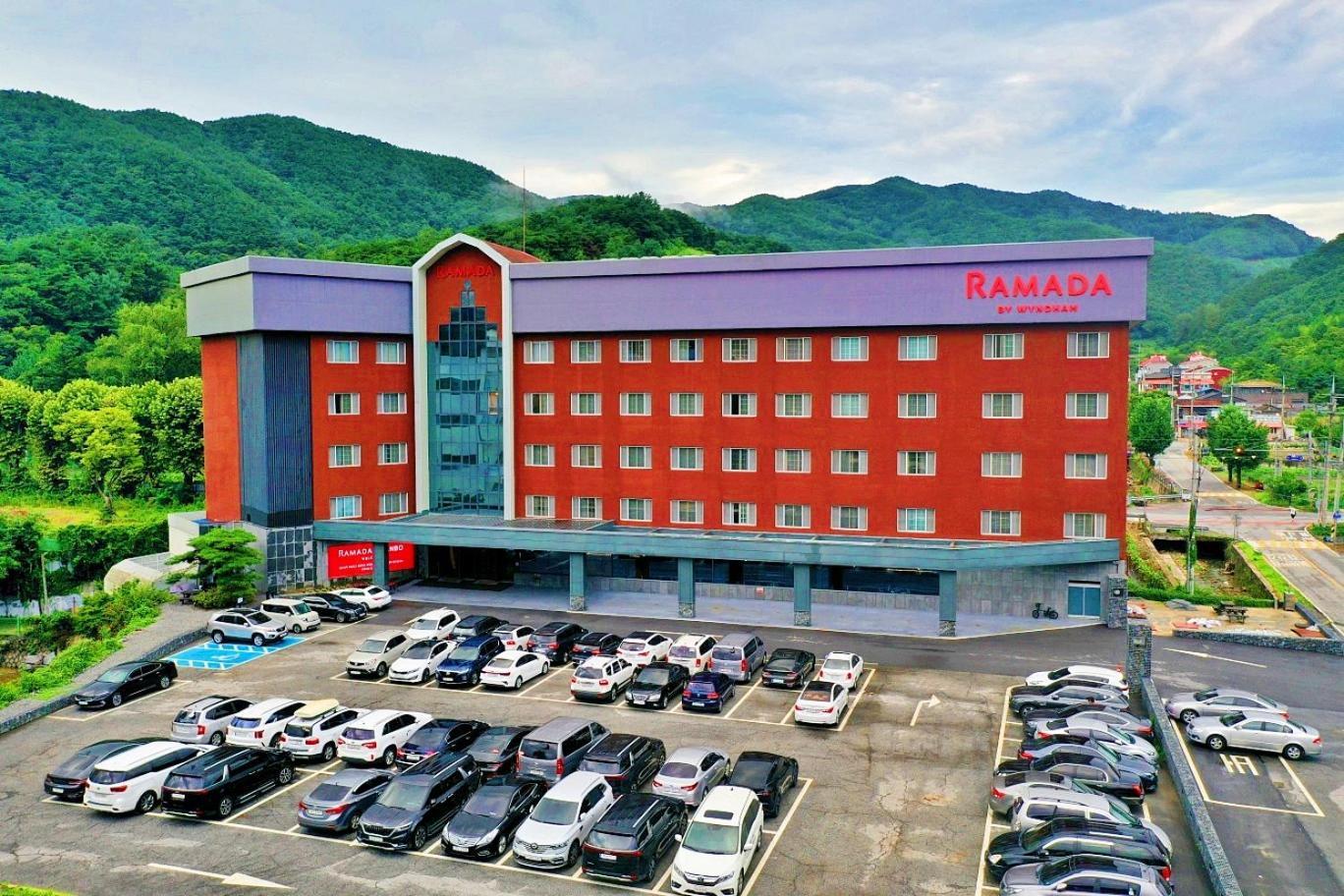 Ramada By Wyndham Suanbo Hotel Chungju Exterior photo